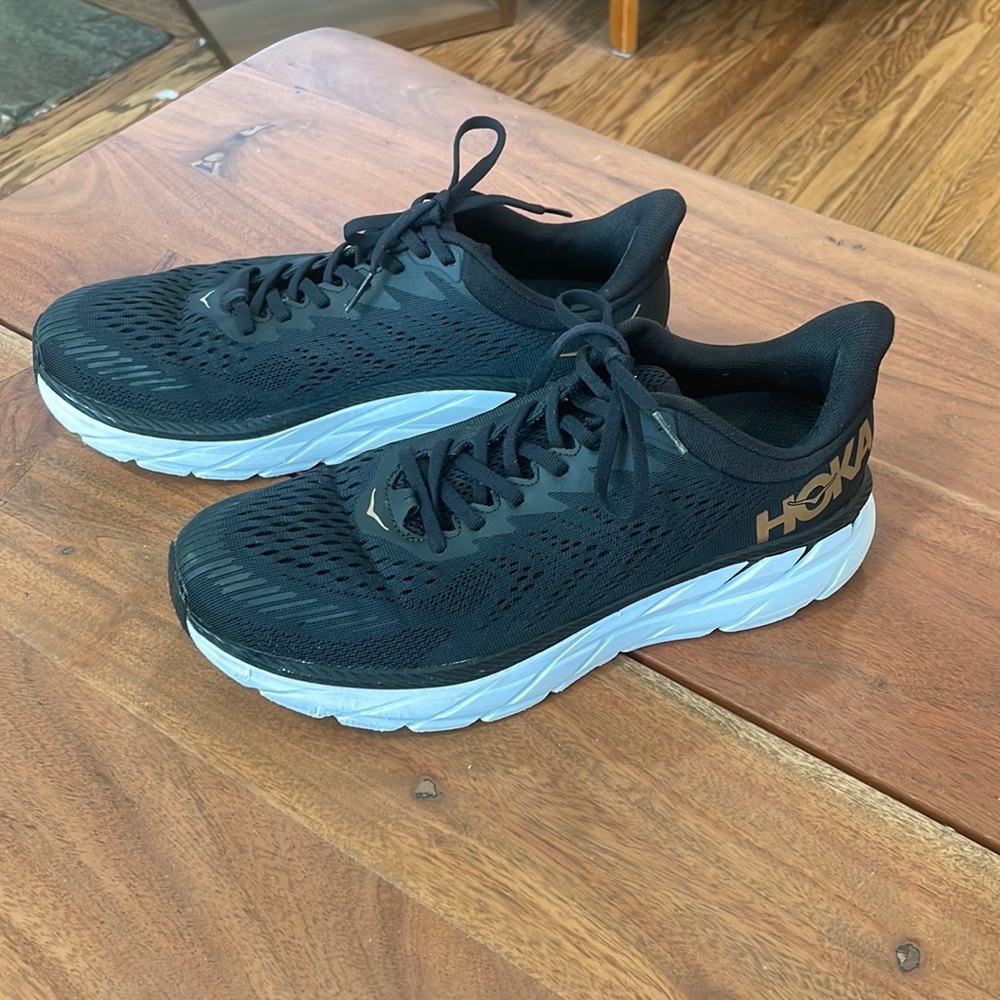 Hoka One One Women’s Clifton 7 Size 12 Black with Gold